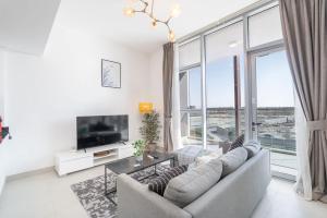 Free housekeeping visits during your stay - StayShort - Tranquil 1BR in Dubai South - Perfect for 2