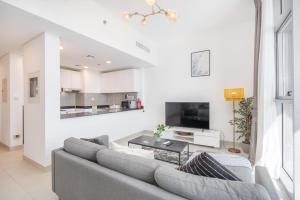 Free housekeeping visits during your stay - StayShort - Tranquil 1BR in Dubai South - Perfect for 2