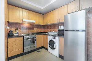 Free housekeeping visits during your stay - StayShort Bright & Cozy Studio in the Heart of Business Bay
