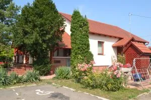 摩多斯法鲁斯旅馆 - 奥拉迪亚