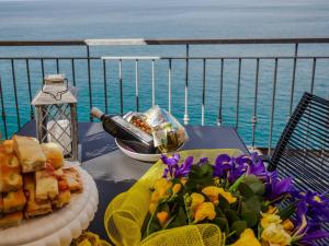 La Lampara Sea View Terrace Apartment with AC