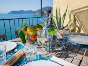 La Lampara Sea View Terrace Apartment with AC