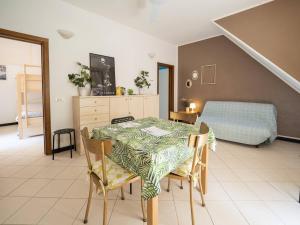 Ventegà Sea View Apartment with Balcony