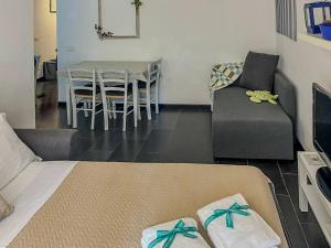 Sciacchetrà Apartment with AC & Patio