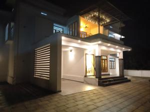 The white luxury Homestay