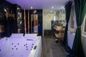 Love Room élégante spa privatif et extérieur cosy