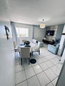 Vista única à BEIRA-MAR na praia de pajuçara - dois quartos- Apto 302