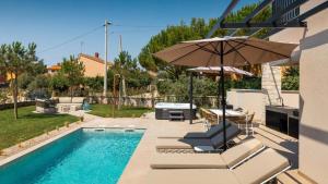 Modern villa Tia I with outdoor pool in Porec