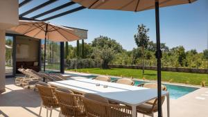 Modern villa Tia I with outdoor pool in Porec