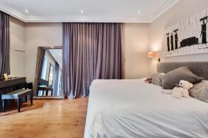 Luxurious Suite at Cape Royale