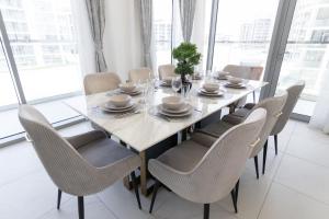 Free housekeeping visits during your stay - StayShort - Top-Tier 4BR in Meydan - Sleeps 7!