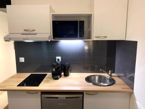 Cannes center AC Wifi 100 m from sand beach behind Martinez hotel