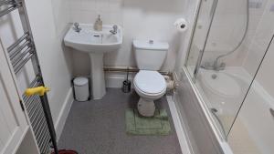 2BR Penthouse Flat in West London Near Elizabeth Line
