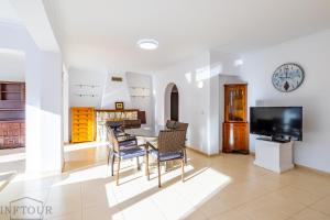 Inftour La Fustera Villa