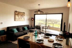 Three-bedroom flat with terrace near the harbour and town centre