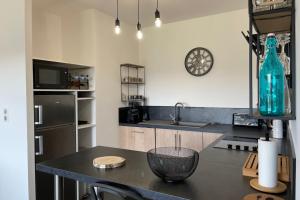 Three-bedroom flat with terrace near the harbour and town centre