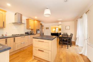 Riverside Home In Perth