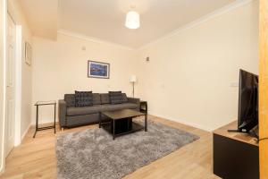 Riverside Home In Perth