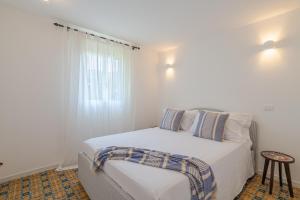 Villa fronte mare a Fontane Bianche con accesso diretto al mare