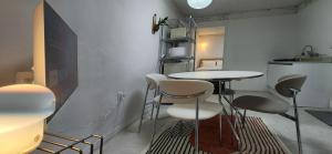 Cozy home Hapjeong Hongdae, parking available, negotiable