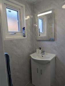 Calm private outhouse, fast London access