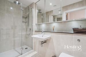 The Kensington Suite - 2Bed Apartment with Parking