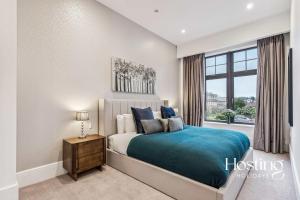 The Kensington Suite - 2Bed Apartment with Parking