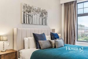 The Kensington Suite - 2Bed Apartment with Parking