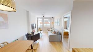 Stunning 2-bedrooms penthouse in Cuatro Caminos - Artistas 2