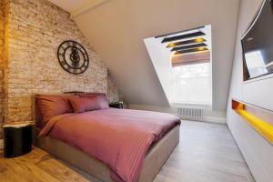 Nice! Stunning Penthouse located on the 3rd floor