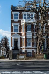 Nice! Stunning Penthouse located on the 3rd floor