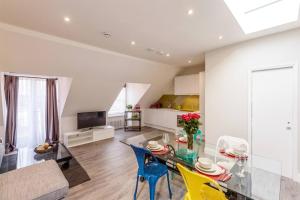 Nice! Stunning Penthouse located on the 3rd floor