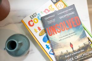 Nr 8 - Modern 2 Bed Flat - WiFi - Town Centre - Parking