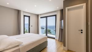 Modern villa Luce with sea view in Peljesac