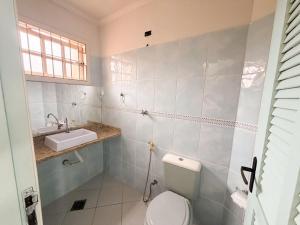 Casa a 700 metros da praia com churrasqueira e wifi