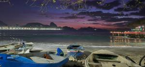 Studio com garagem gratuita em Copacabana perto da praia C059