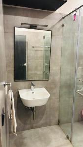 THE SLATE HOTEL NUMGAMBAKKAM Near US EMBASSY & APPOLLO HOSPITAL