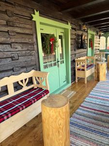 Clop&Cojoc Rustic old wooden house