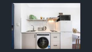 Modern Studio in Burwood