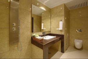 The Grand Him Queen-Centrally Heated & Air Cooled # Near Mall Road # Big Parking # Lift # Spacious Rooms # Most Awarded # Property Of The Year #