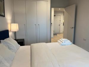 Stunning Premium 2 Bed Flat with Great Views