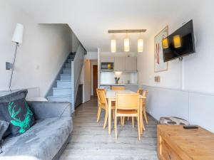 Charmant duplex lumineux avec balcon et vue montagne, connexion Internet - FR-1-314-164