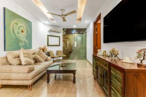 3bhk- New Friends Colony- LIFT- South Delhi