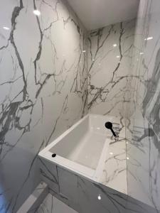 Panoramic Balcony Apartment