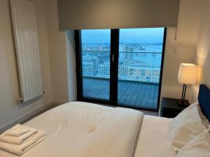 Stunning Premium 2 Bed Flat with Great Views