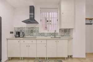 Larios Steps Apartment II by ELE Apartments