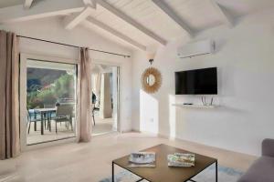 Villa Millelune - by Searly