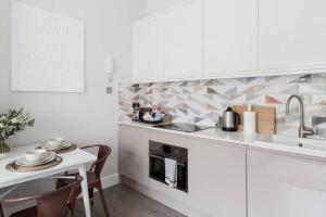 Decompress at a Serene Studio in Classic Townhouse