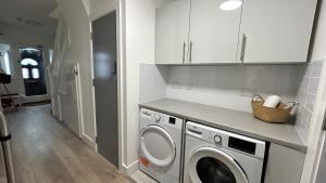 Luxury Suits on Piccadily Line Room No1