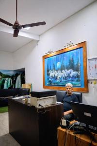 Hotel P-V-R BBSR - In Front OFF Station - Best Quality Hotell